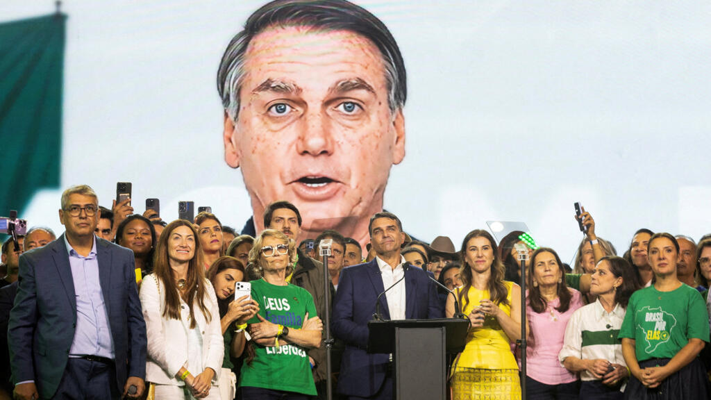 Brésil : Flávio Bolsonaro en fuite vers l'Équateur après sa défaite aux législatives