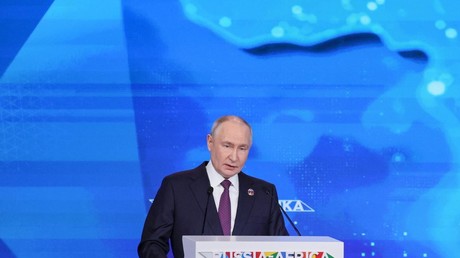 «Elon Musk est un génie» : Poutine salue Musk et les progrès du réseau russe Rassvet