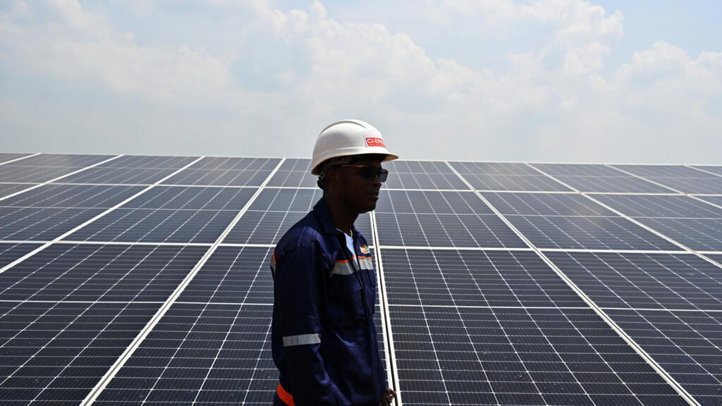 Algérie: inauguration du deuxième plus grand parc photovoltaïque d’Afrique