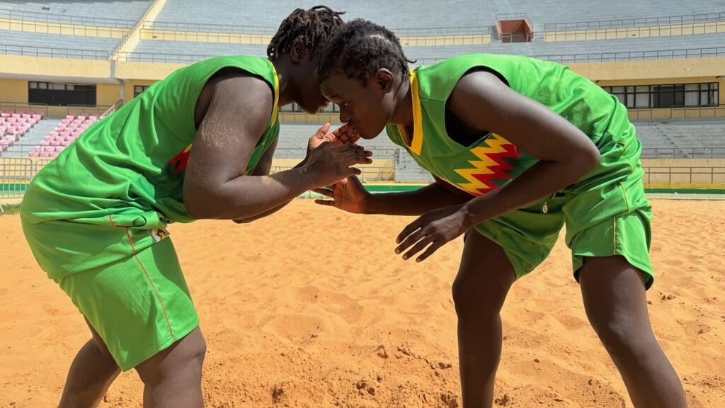 JOJ Dakar 2026: au Sénégal, les jeunes femmes aussi pratiquent la lutte, sport le plus populaire du pays [5/5]