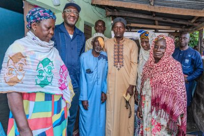 Yamoussoukro/Solidarité : le Ministre Souleymane Diarrassouba visite plusieurs familles vulnérables et des espaces d’échanges