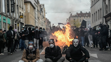 Manifestations du 31 octobre et «nuit des ténèbres» d’Halloween : l’exécutif toujours sous pression