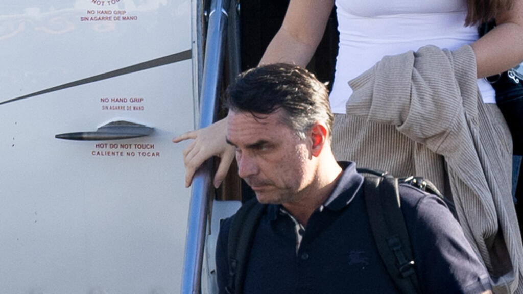 En fuyant le Brésil, Flavio Bolsonaro a-t-il condamné le bolsonarisme ?