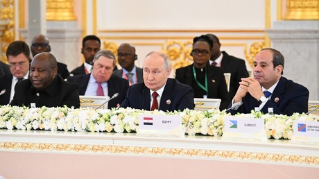 «Sur un pied d’égalité» : Poutine met en avant un modèle russe de coopération avec l’Afrique