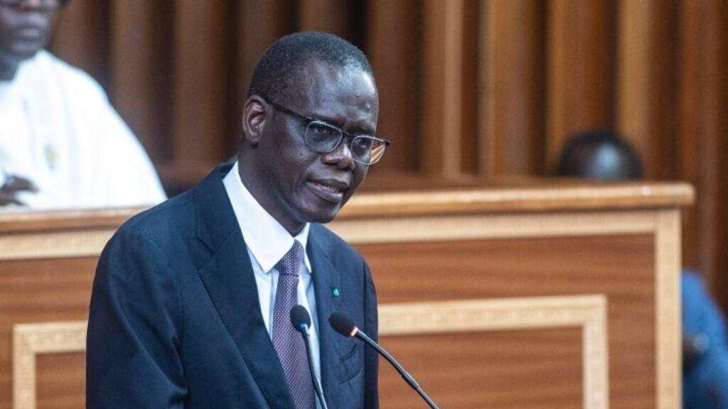 Sénégal: «Cette loi de finances est indispensable» pour «relancer l’économie», défend Ahmadou Al Aminou Lô