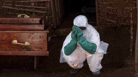 Ebola : l’épidémie dépasse les 10 000 cas en Afrique, près de 5 000 morts