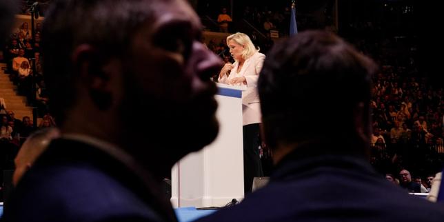 Congrès du RN : pour son premier discours de campagne, Marine Le Pen dit vouloir présider à la « renaissance » de la France