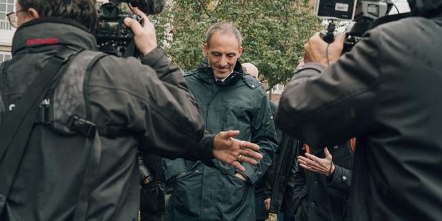 Raphaël Glucksmann, un candidat à la présidentielle à la recherche de la jeunesse perdue