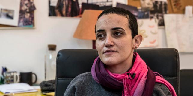 Egypte : la journaliste Lina Attalah, directrice du média indépendant « Mada Masr », libérée après le paiement d’une amende