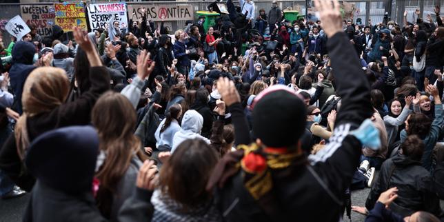 « Une fois que le campus est bloqué, c’est bien, mais on n’a rien à faire » : à Censier, les étudiants organisent des cours alternatifs pour les jeunes mobilisés