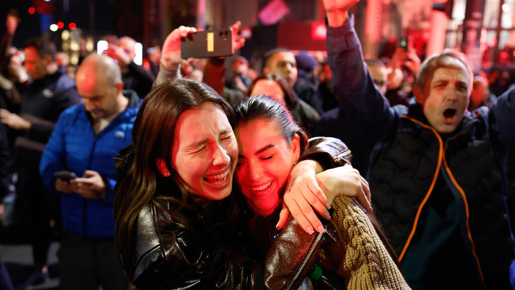 Législatives en Serbie : les étudiants savourent leur victoire face au "tyran" Aleksandar Vucic