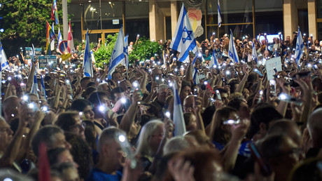Israël : des milliers de manifestants contre Netanyahou à trois jours des législatives
