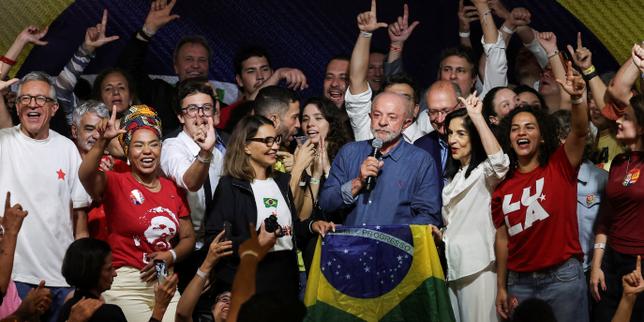 Pour Lula, un quatrième mandat à la tête du Brésil qui s’annonce compliqué, sans majorité au Congrès et sous la pression de la société civile