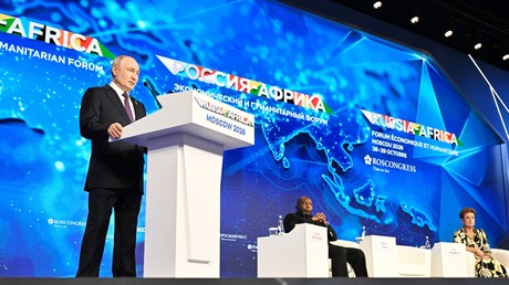 Sommet Russie-Afrique : Poutine prend la parole lors de la séance plénière