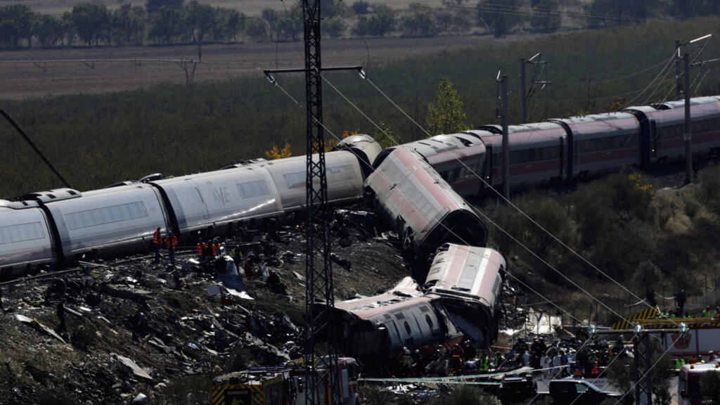 Choc violent, "erreur humaine" : ce que l'on sait du drame ferroviaire qui endeuille encore l'Espagne