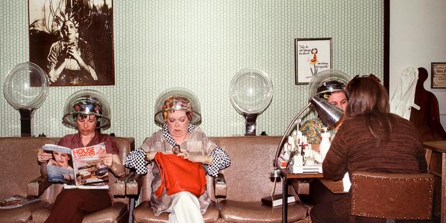 Une photographe au royaume des bigoudis : Janet Delaney, son père et les salons de coiffure américains des années 1980