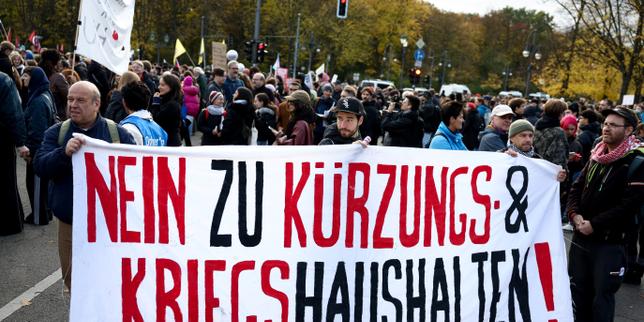 « De l’argent pour les systèmes sociaux plutôt que pour la guerre » : dans une trentaine de villes allemandes, des manifestants hostiles au service militaire