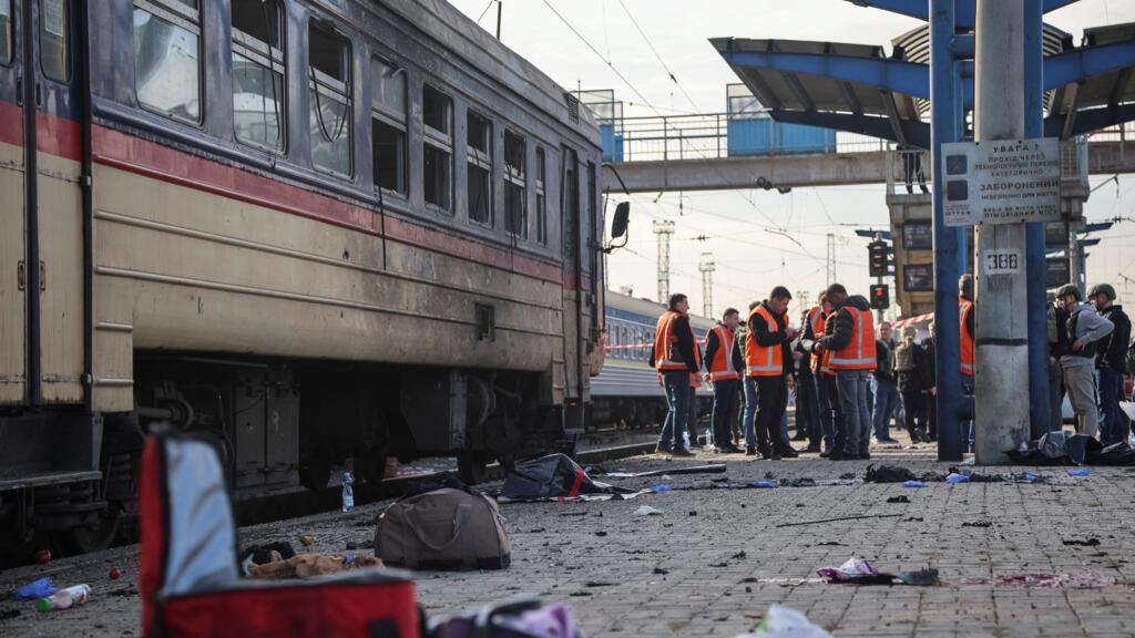 Guerre en Ukraine : une frappe russe tue 13 personnes à la gare centrale de Dnipro