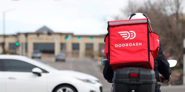 Concentration dans la livraison alimentaire : « Si tout roule comme le souhaite le propriétaire de Deliveroo, le livreur ne sonnera plus qu’une seule fois »