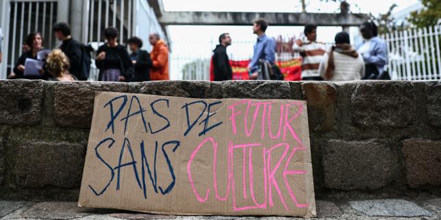 Présidentielle 2027 : les candidats activent timidement leurs réseaux dans la culture