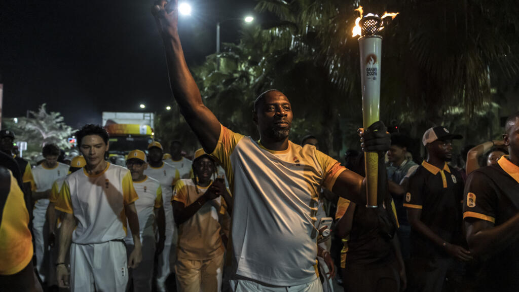 JOJ Dakar 2026: Khaby Lame et Omar Sy, porteurs de choix pour les derniers kilomètres de la flamme