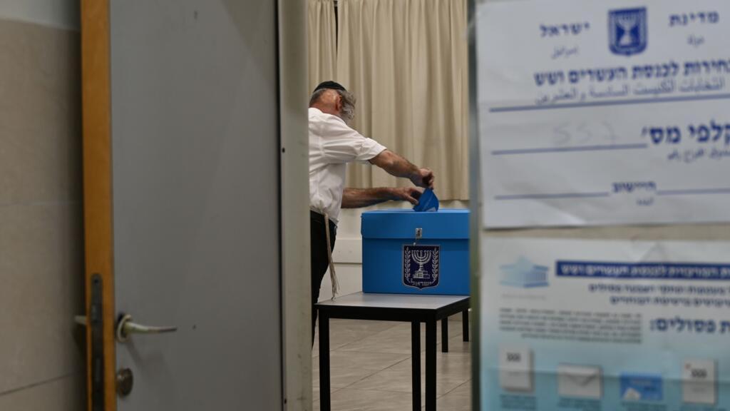 En direct : le dépouillement touche à sa fin en Israël, toujours pas de majorité en vue