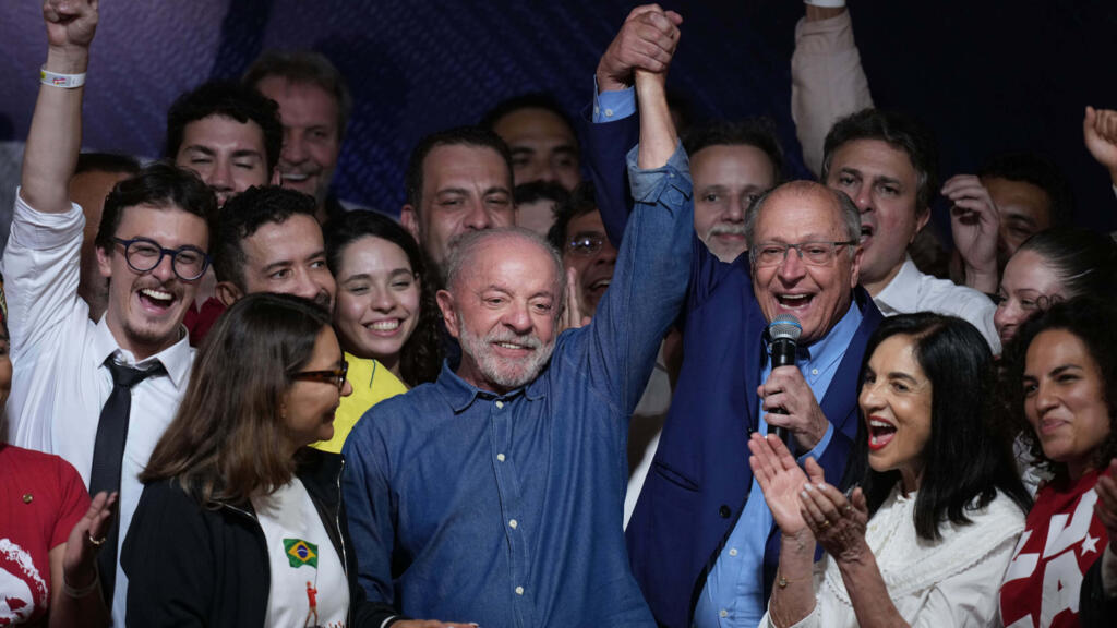 Bolsonaro conteste la victoire de Lula tandis que les marchés brésiliens dévissent