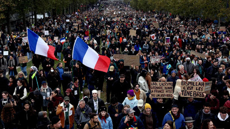 Paris : plus de 40 stations fermées pour une manifestation reléguée en périphérie