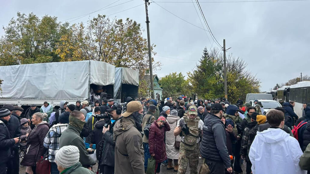 En Ukraine, des habitants d'Olechky évacués lors du cessez-le-feu local entre Moscou et Kiev